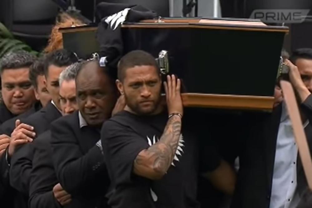 OVO JE NAJMOĆNIJI OPROŠTAJ KOJI JE SVET VIDEO: Poslednji pozdrav LEGENDI tera suze na oči! (VIDEO)