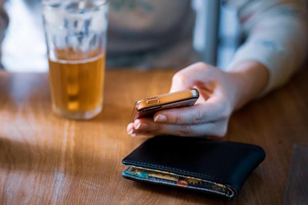 NAJVEĆA GEJ AFERA NA BALKANU!!! Maloletnik (16) mamio muškarce preko GRINDR-a, u stanu ih je čekao PAKAO!