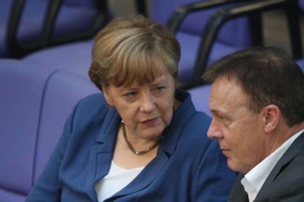 UMRO TREĆI ČOVEK NEMAČKE: Sinoć gostovao na državnoj TELEVIZIJI i samo se SRUŠIO! Angela MERKEL u ŠOKU!