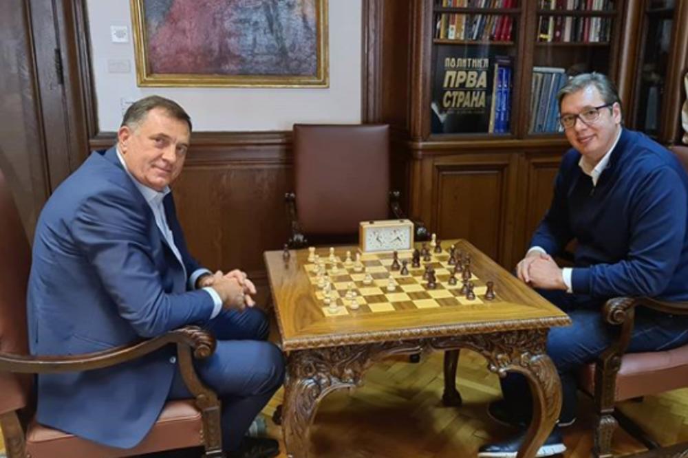 VUČIĆ I DODIK IMALI 5 MINUTA ZA PARTIJU ŠAHA: Malo ko je primetio 1 detalj na ovoj slici! (FOTO)