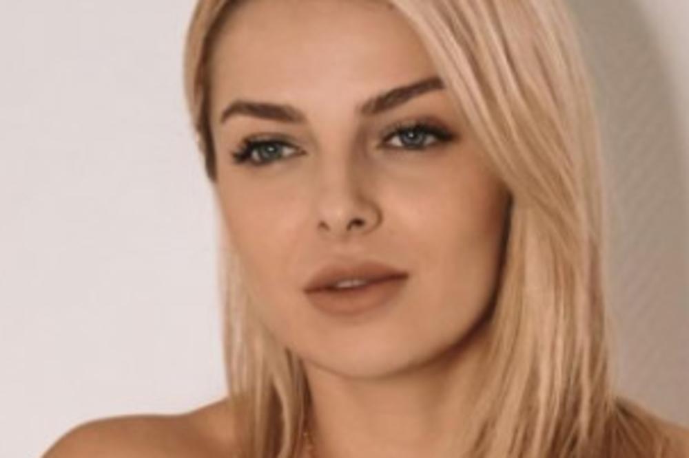 LJUDI POLUDELI ZBOG SESTRE NAŠE PEVAČICE, TOTALNO ZALUDELA SLIKOM IZ KREVETA Ovaj dekolte mora svako da vidi (FOTO)