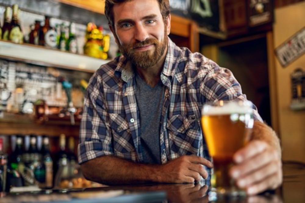 NE MEŠAJTE ALKOHOL! Pivo ne goji, ali zato miks nekih pića može dodati koju kaloriju više