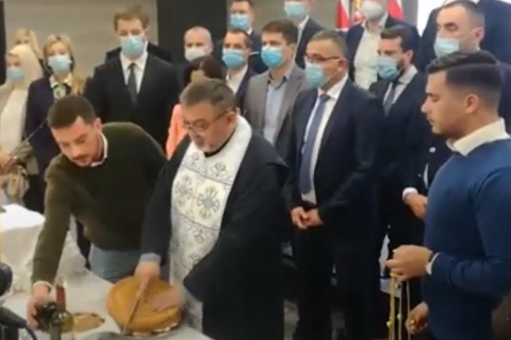 SNS SLAVI SVETU PETKU! Pogledajte ko je sve došao da proslavi sa predsednikom! (VIDEO)