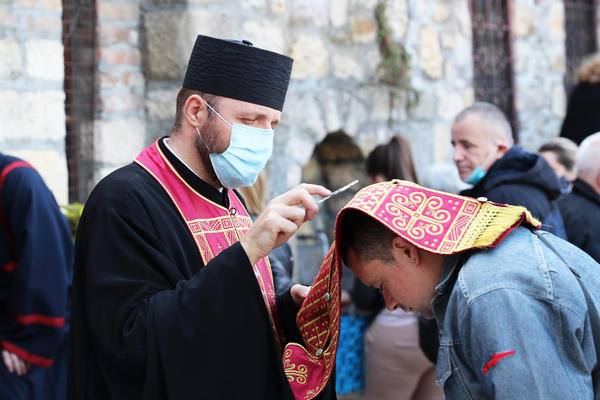 SVETA PETKA ME JE IZLEČILA! Došao sam na ovaj IZVOR bolestan, a SUTRADAN SAM BIO POTPUNO ZDRAV! OVO JE PRAVO ČUDO!