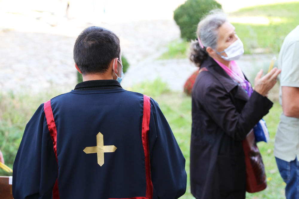 POČEO SAM DA SE TRESEM! Ljudi pohrlili na plažu, pojavila se Devica Marija, OVO JE ČUDO, snimak uzburkao svet!