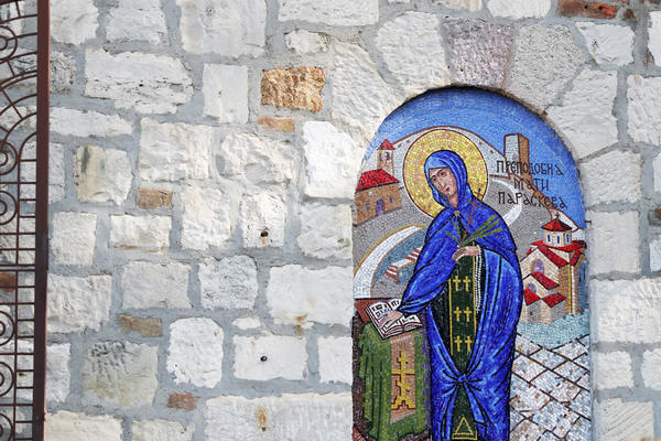 Žene, veruje se da ovo nikako ne treba raditi na Svetu Petku: Ako ovo uradite, čeka vas...