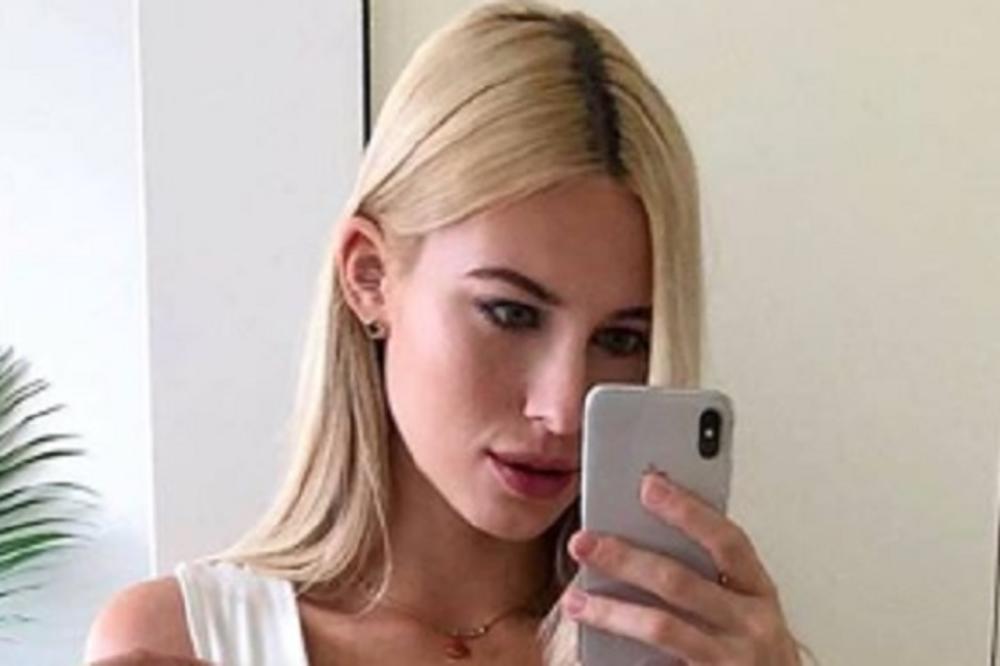 OVA LEPOTICA UPOZORAVA LJUDE DA NE RADE 1 VAŽNU STVAR TOKOM KORONE: Svi KOMENTARIŠU samo njen DEKOLTE (FOTO)