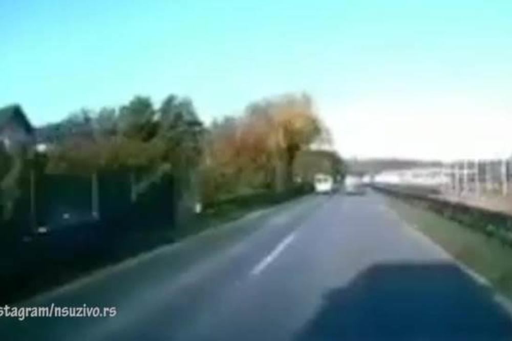 SMRT UŽIVO: Ovo je trenutak kada je ford fokus udario i usmrtio ženu kod Sremskih Karlovaca (UZNEMIRUJUĆI SNIMAK)