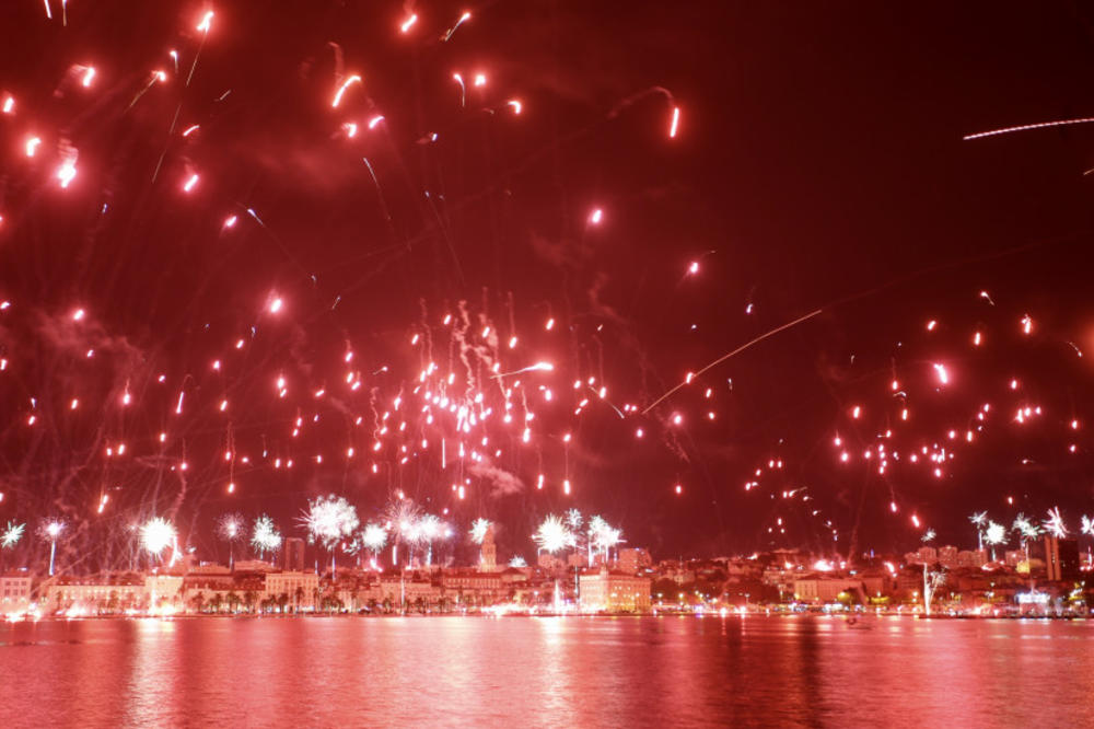 NEVIĐENO U NAVIJAČKOM SVETU: Torcida priredila nezapamćen spektakl - gorelo je nebo iznad celog Splita! (VIDEO)