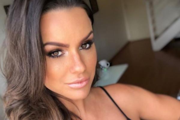 SKINULA SE VRELA BRAZILSKA LEPOTICA: Bavi se fitnesom, ali ovo je već ozbiljna zabava za odrasle! (FOTO) (VIDEO)