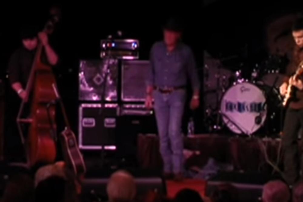 UMRLA ČUVENA MUZIČKA LEGENDA! Suze same teku, sve je zavijeno u CRNO! (VIDEO)