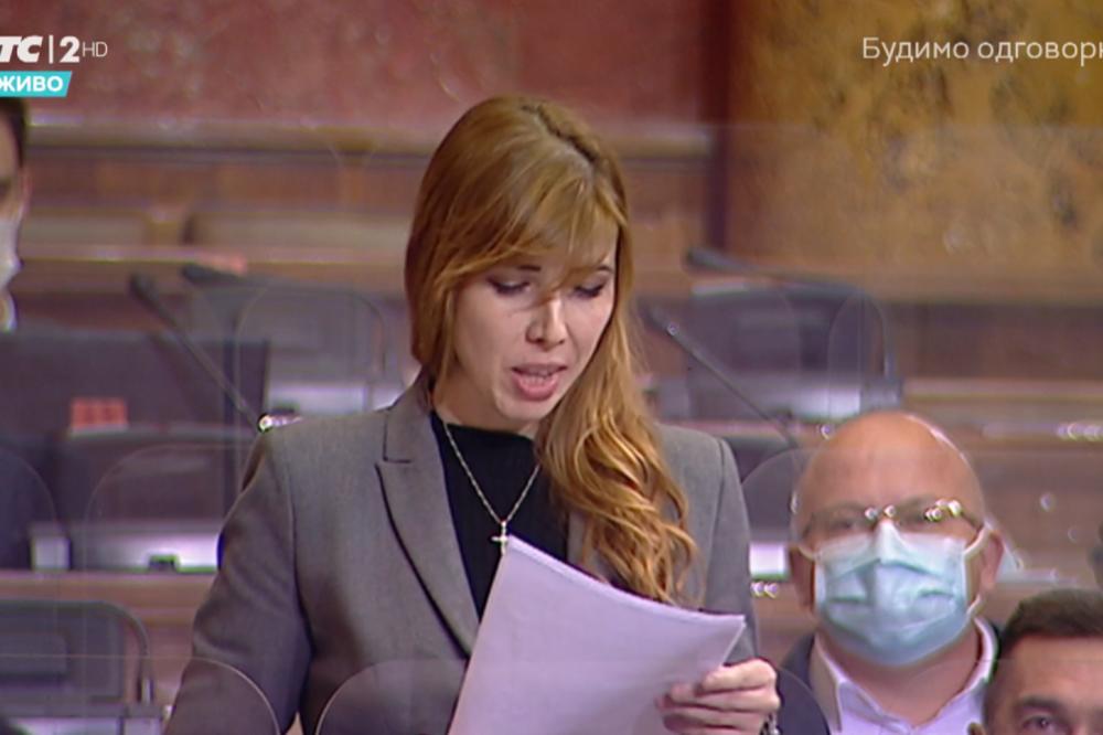 POSLANICA POČELA DA REPUJE U SKUPŠTINI A ONDA SE OGLASIO DAČIĆ: Ovo bukvalno morate da vidite (VIDEO)