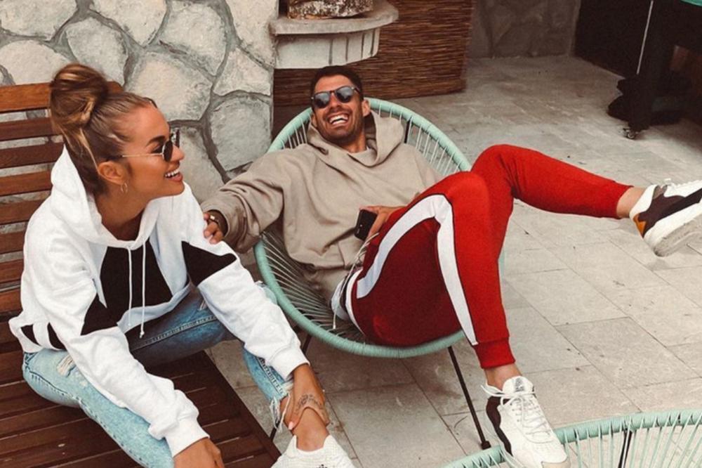 TEODORA SE PREVIŠE OPUSTILA! Uvijala se u LIFTU, pa ostavila dečka BEZ TEKSTA! Svi u čudu zbog SKANDALOZNE scene!