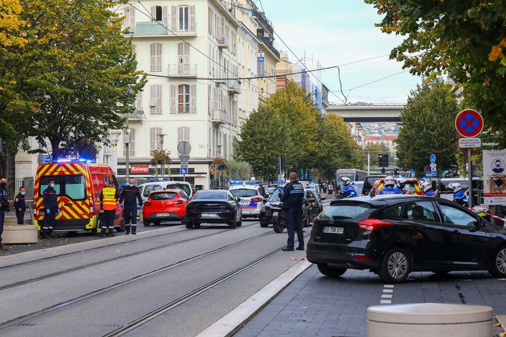 TREĆI TERORISTIČKI NAPAD U FRANCUSKOJ OD JUTROS: Izboden radnik ambasade, ovo je zvanično SAOPŠTENJE!