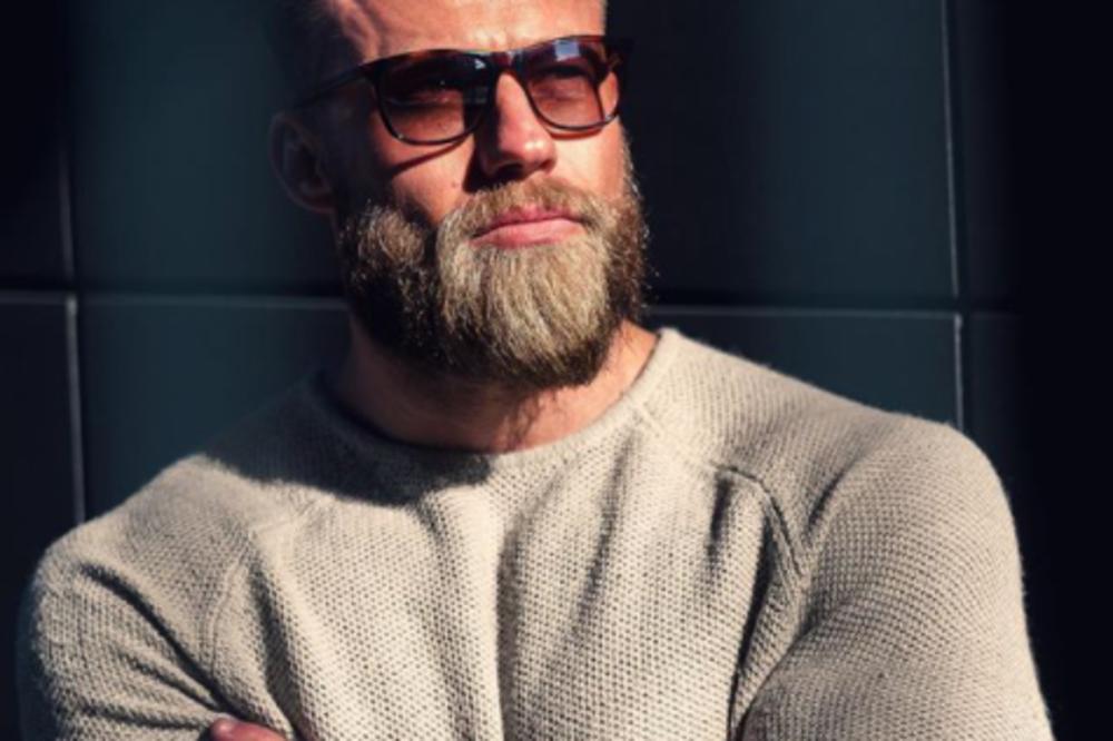 DA LI STE NEKADA VIDELI PRAVOG VIKINGA? Stian je jedan od njih, a RUČAK ISKLJUČIVO SPREMA BEZ ODEĆE! (FOTO)