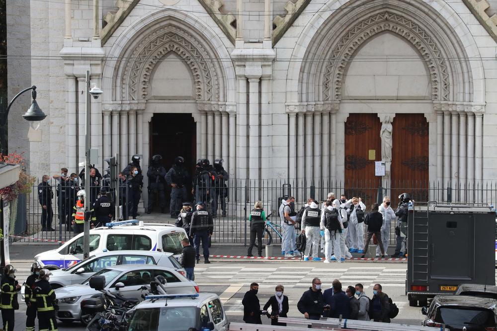 STRAVIČNO! Novi napad u Francuskoj: Nožem krenuo na policajca uzvikujući "Alahu akbar"
