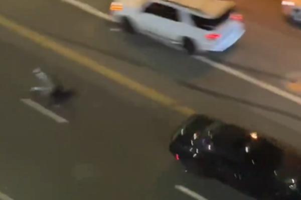 AUTO POKOSIO BICIKLISTU! Zastrašujući snimak (VIDEO)