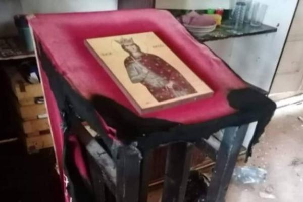 ČUDO KOD NOVOG PAZARA UOČI SVETE PETKE: Vandali zapalili ikonu, vatra se sama ugasila?! (FOTO)