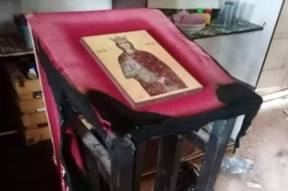 ČUDO KOD NOVOG PAZARA UOČI SVETE PETKE: Vandali zapalili ikonu, vatra se sama ugasila?! (FOTO)