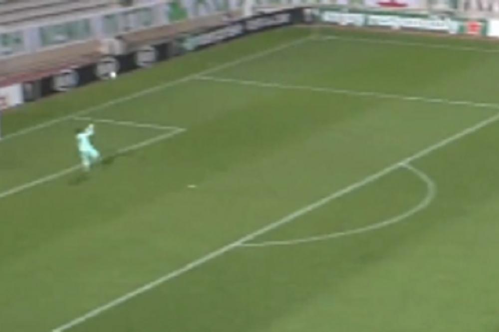 IGRAČ OMONIJE DAO GOL GODINE! Lobovao golmana PSV-a sa pola terena! (VIDEO)