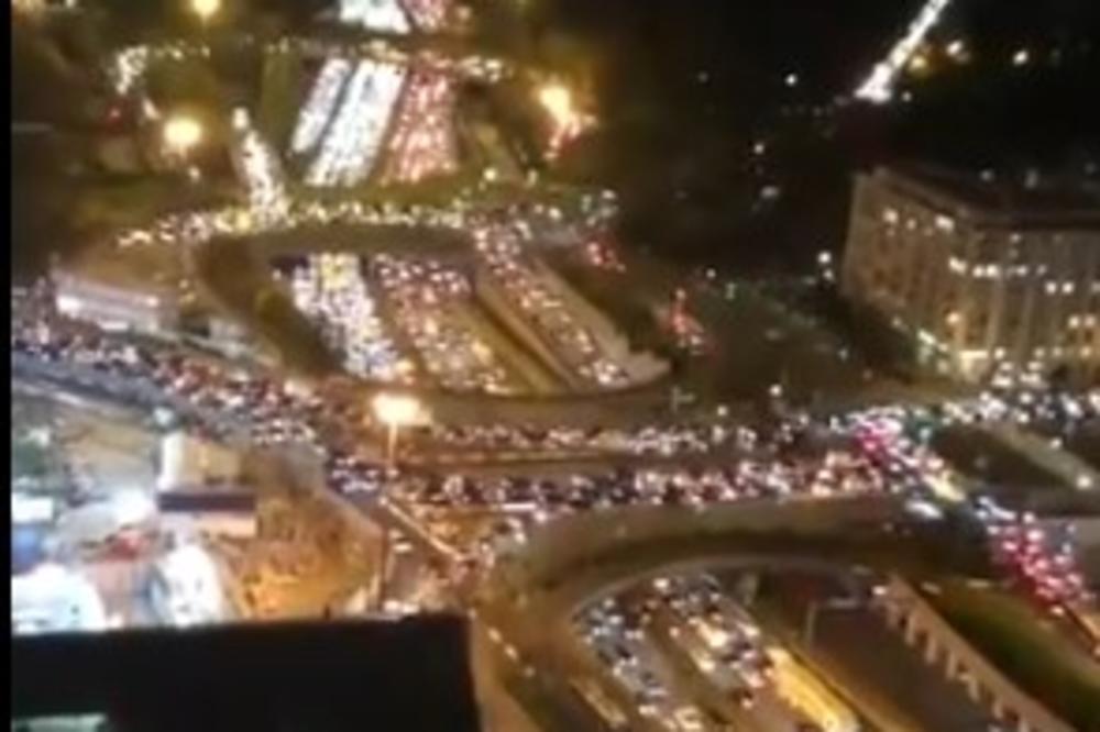 OVO JE APOKALIPSA: Kolona od 700 kilometara na izlazu iz GRADA koji je sinoć ZAKLJUČAN! Milioni ljudi BEŽE! (VIDEO)