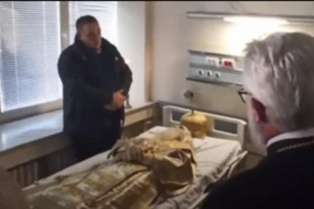 MITROPOLITA PRENELI U KOVČEG: Amfilohije isprećen uz molitvu, voze ga ne Cetinje! (UŽIVO)