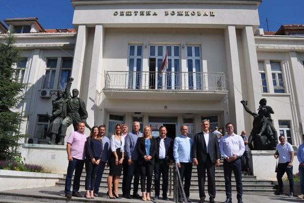 OPŠTINA VOŽDOVAC POMOGLA SA DVE RATE DUGA ZA STRUJU VATERPOLO KLUBA "PARTIZAN"