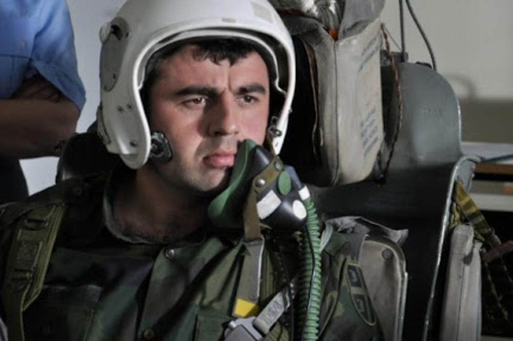 OVA PRELEPA GLUMICA JE ŽENA POZNATOG BRANKA JANKOVIĆA: Imaju TROJE DECE, a žive na OGROMNOM IMANJU NA SELU (FOTO)