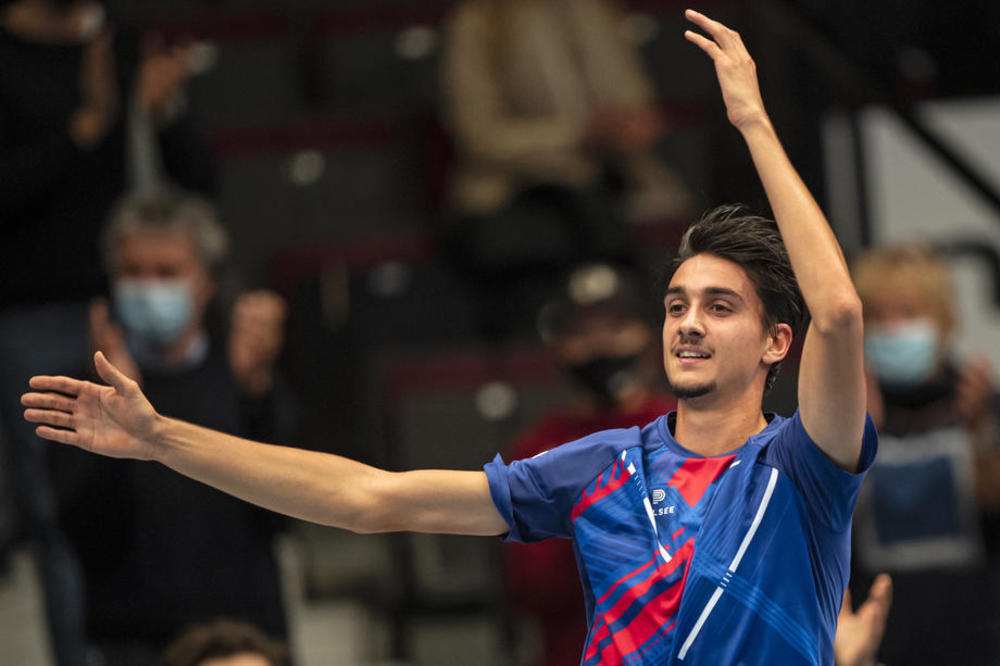 KO JE ANONIMUS KOJI JE NANEO NAJTEŽI PORAZ ĐOKOVIĆU?! Dželat Srba, tata ga naterao na tenis, a devojka mu je TOP!