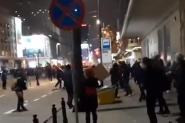 GORI POLJSKA ZBOG ZABRANE ABORTUSA: Totalna je ludnica na ulicama, postaje sve žešće! (FOTO)(VIDEO)