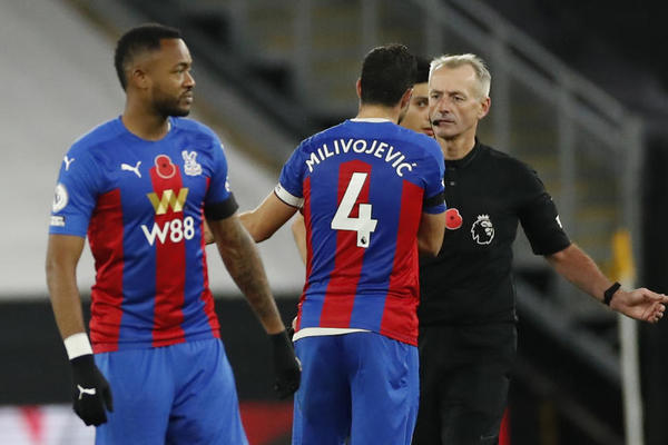 VUKOVI PODAVILI ORLOVE: Crna noć Milivojevića, zbog užasnog starta dobio prvi crveni u 125 mečeva u Premijer ligi!