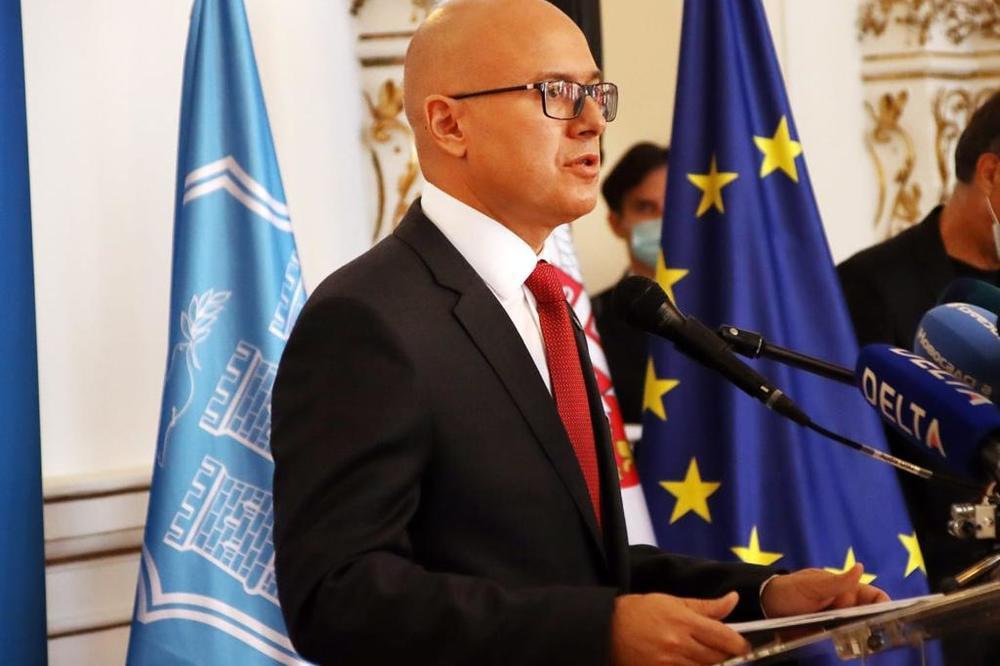 VUČEVIĆ: Pojačana dezinfekcija, rad šaltera u 2 smene, maske na pijacama i zatvoreni bazeni do 30. novembra