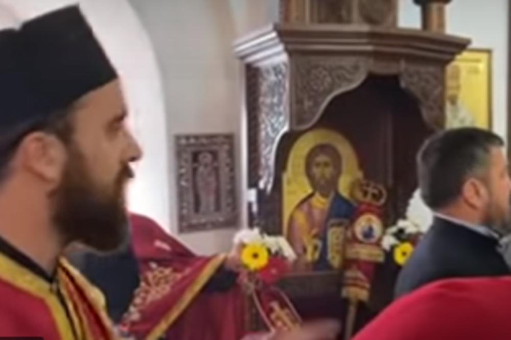 POČELA LITURGIJA ZA UPOKOJENOG MITROPOLITA: Vernici se u suzama opraštaju od Amfilohija