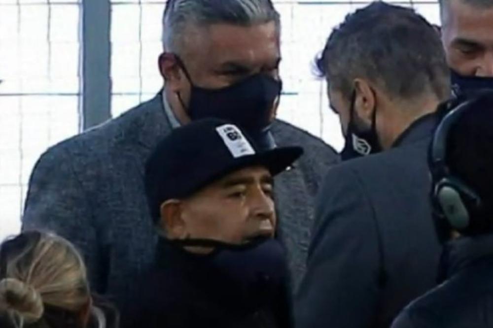 ISPLIVALA PRVA MARADONINA FOTKA IZ BOLNICE: Ovo što ima na glavi je uznemirilo ljude!