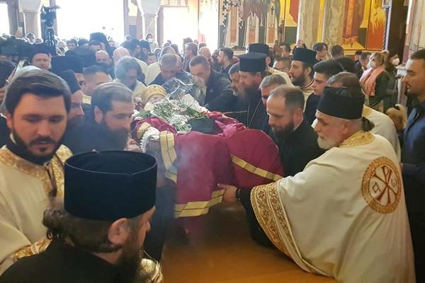 STRUČNJACI OTKRIVAJU: Da li po pravoslavnim običajima crkva treba da obavi čin sahrane Amfilohija nedeljom?