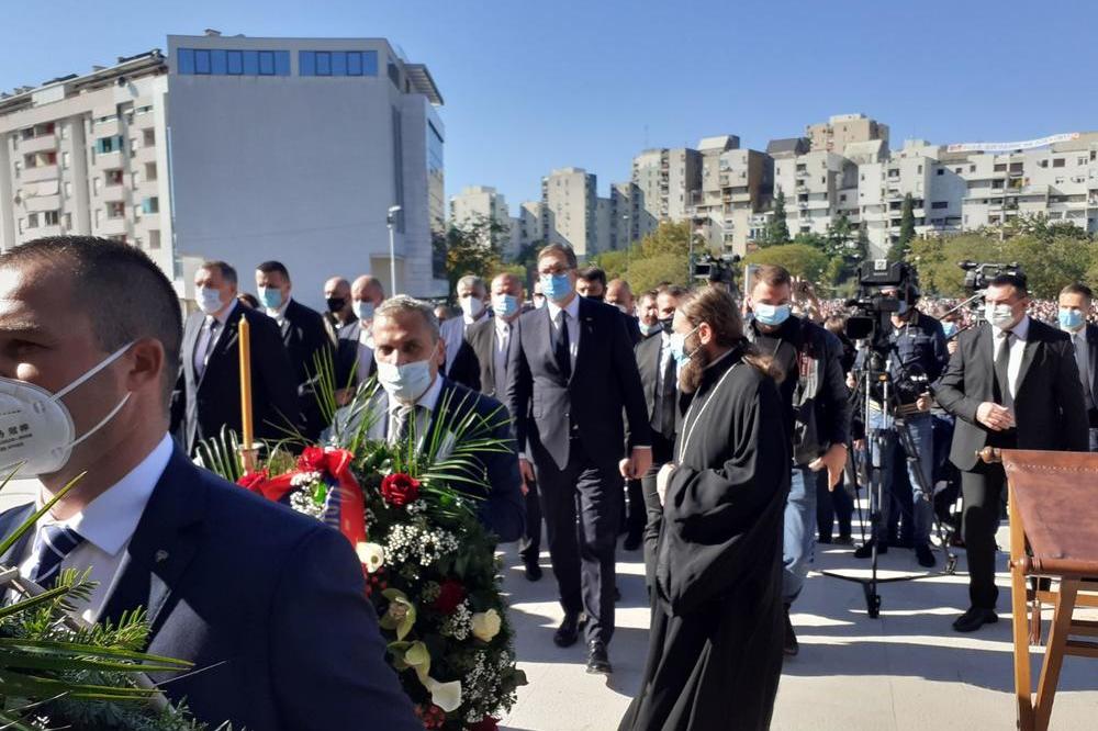 SUZE U OČIMA VUČIĆA I IRINEJA: Reči Matije Bećkovića potresle predsednika i patrijarha