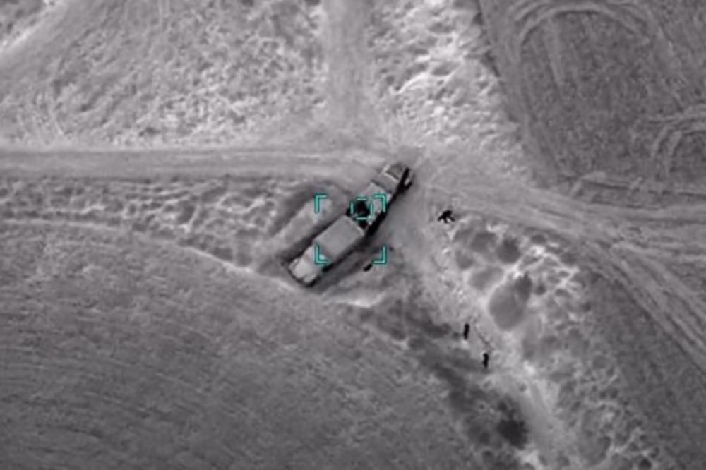 AZERBEJDŽAN OBJAVIO NOVE SNIMKE! Jezivi snimak, ovako uništavaju jermenske vojne kamione! (VIDEO)