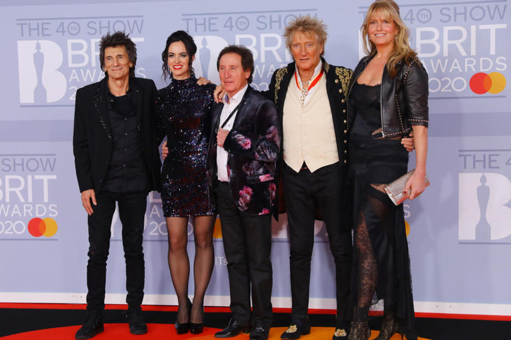 ČUVENI MUZIČAR ĆERKE STARE 4 GODINE HRANI KAVIJAROM! Lekari u šoku: ČOVEČE, OTROVAĆEŠ IH!