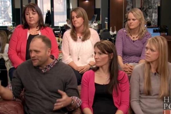 DOKAZ DA JE SVE MOGUĆE! Ima 5 žena i 24 dece,  I SLOŠIĆE VAM SE KAD VIDITE ŠTA SVE RADE ZAJEDNO! (VIDEO)