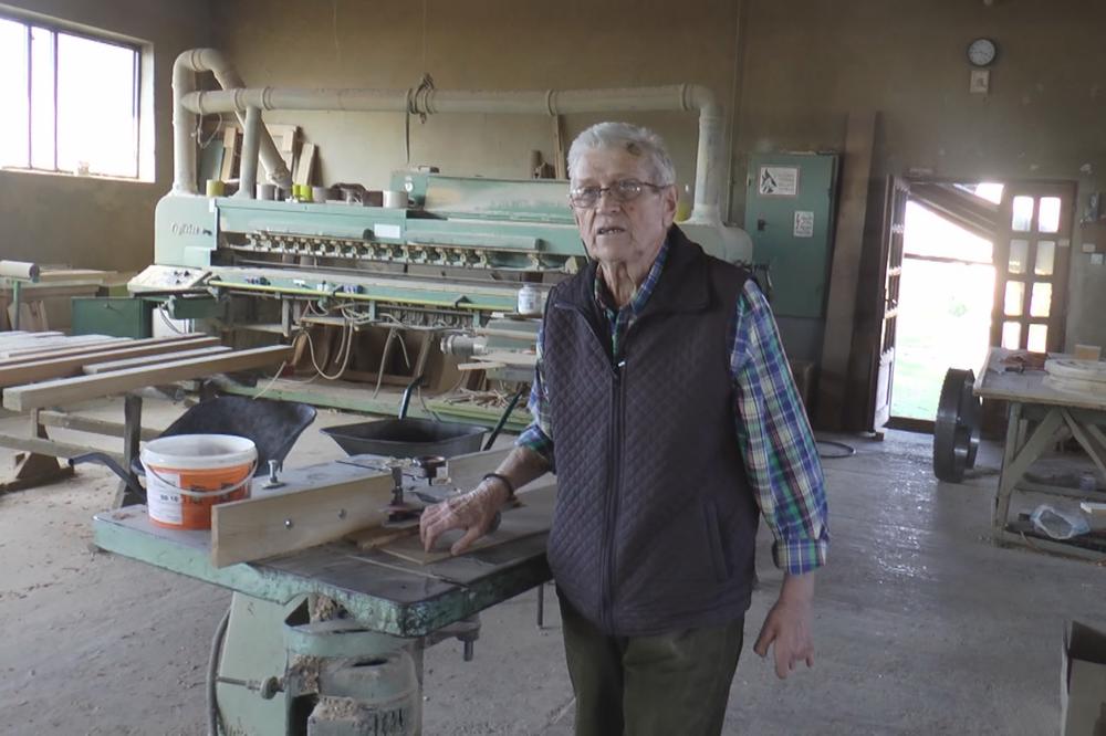 SINIŠA JE NAJPOZNATIJI STOLAR! Danas je ovaj vrsni majstor rešio da pokloni sve što je stekao, ima samo 1 uslov