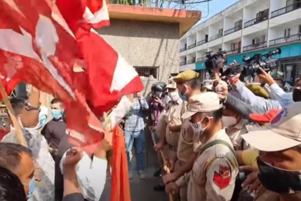 ZAKUVAVA SE IZMEĐU NUKLEARNIH SILA! Pakistanski premijer najavio prisvajanje dela teritorije! (VIDEO)