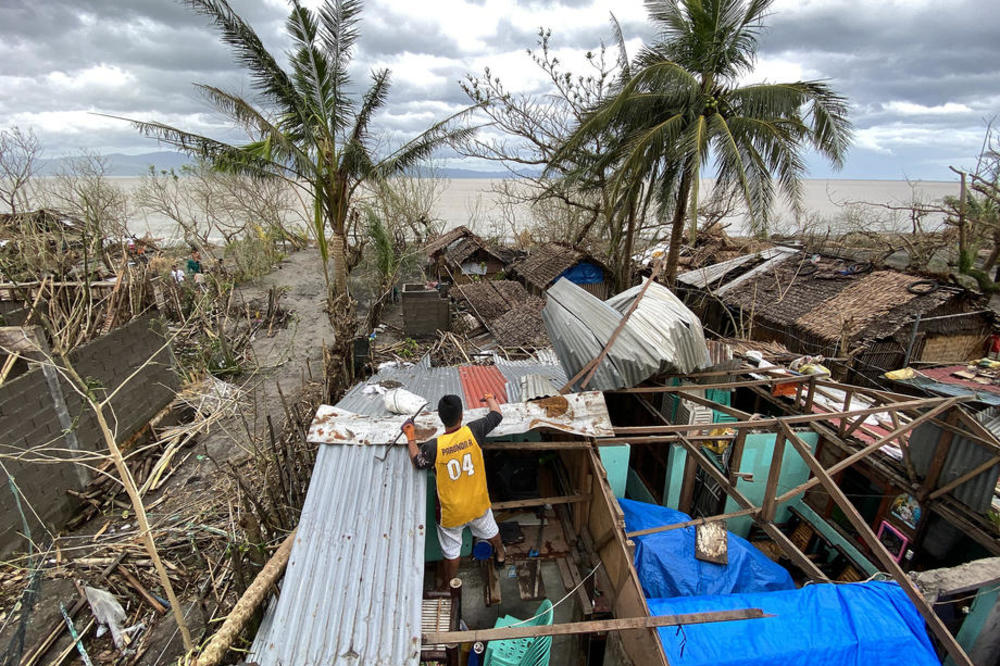 300.000 LJUDI NAPUSTILO SVOJE DOMOVE: Više od 20 mrtvih u naletu tajfuna na Filipinima, HOROR!