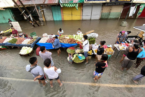 Najveći tajfun Ragasa pogodio Filipine: Hiljade ljudi evakuisano, napravio totalnu katastrofu, udari vetra 267km/h
