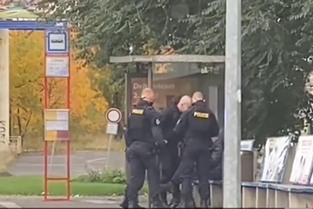 POLICAJCI GA ŠAMARALI I MALTRETIRALI JER NE NOSI MASKU: Uhvatili ga na ulici kako NE NOSI MASKU! (VIDEO)