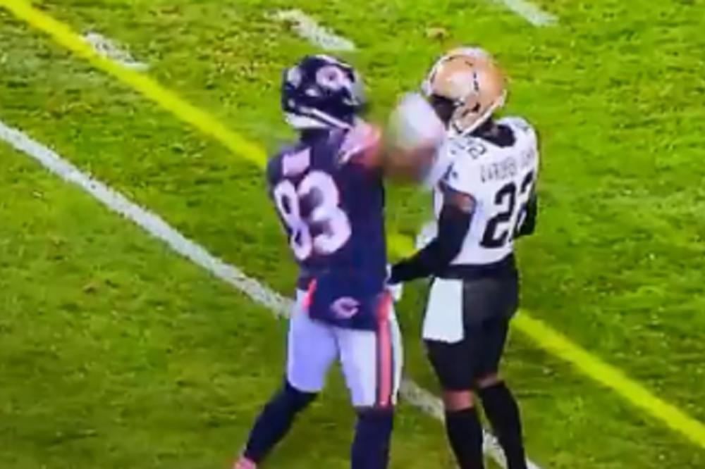 IZNABAD'O GA KAO TAJSON: Kaciga ga spasila od nokauta! Neviđena tuča na NFL utakmici! (VIDEO)