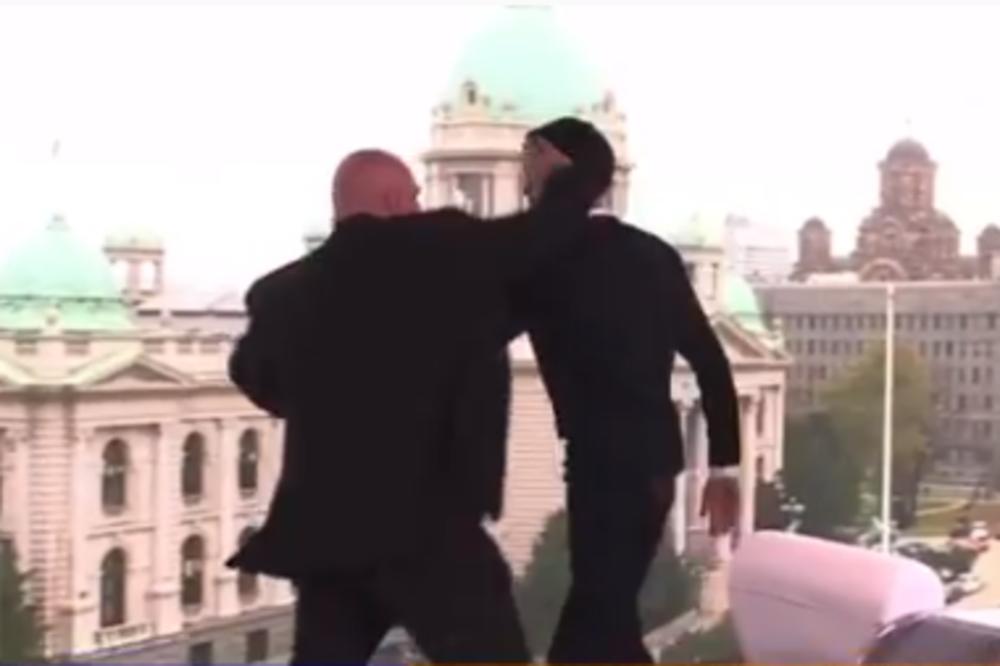 AU, OVO JE I NAS ZABOLELO! Filip Čukanović se srušio usred emisije, 1 Palmin potez i već je bio na podu (VIDEO)