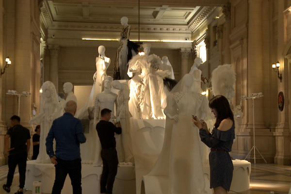 ZBOG VELIKG INTERESOVANJA POSETILACA, čuvena izložba ''Ljubav je ljubav'' produžena do 1. marta!