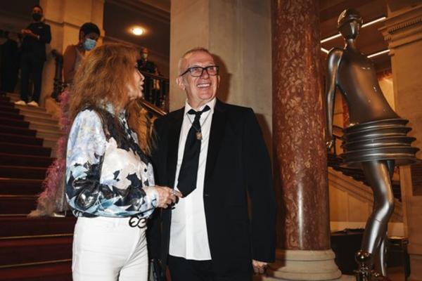 ŽAN POL GOTJE U MUZEJU SAVREMENE UMETNOSTI U BEOGRADU: Kontroverzni KREATOR na izložbi predstavlja i GEJ VENČANICE