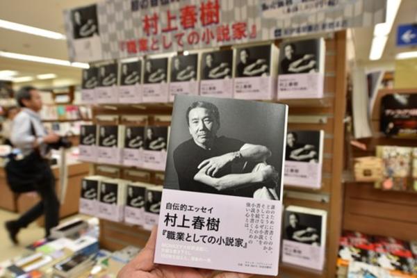 OVAJ LIK JE NAJPOPULARNIJI PISAC NA SVETU: Kaže da bi odmah OSTAVIO ženu, ako bi mu se desila OVA STVAR