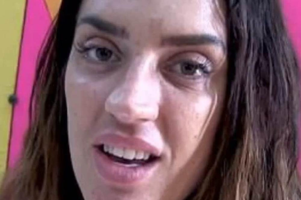 LAURA STAVILA NOVE ZUBE I OPERISALA SE 20 PUTA JER LIČI NA STRAŠILO! Sad je najlepša žena na svetu, ljudi ne veruju